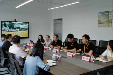 搭平台、拓场景、促合作|青岛市政府副秘书长、市投促办第一副主任王孝芝一行莅临ag官方电子平台智能参观指导