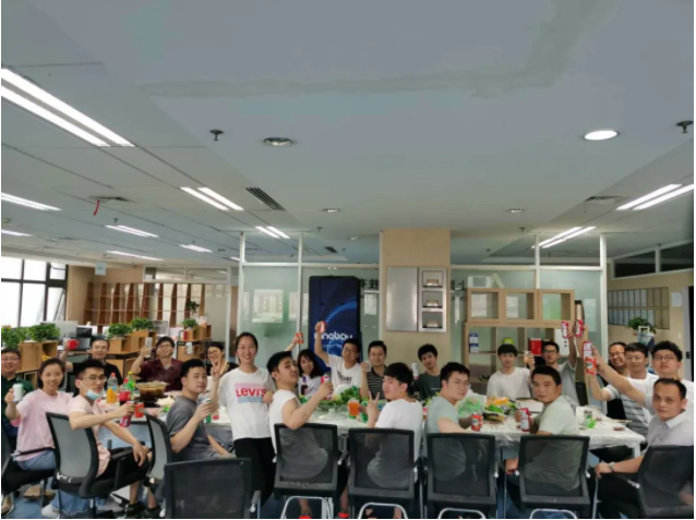 智能巡游机器人上岗“陪读”，测温消毒做学子的贴身“保镖”(图4)